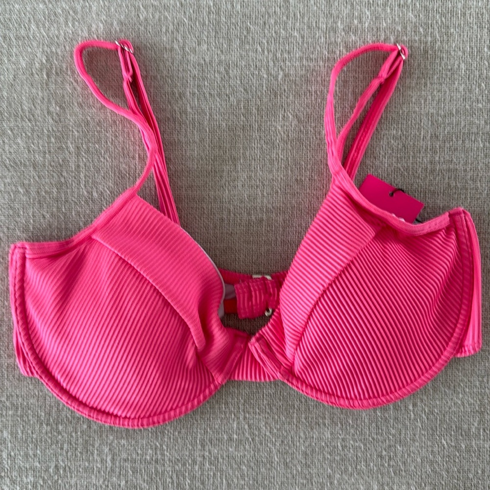 Tempt Me Medium Neon pink Bikini Top. Light padding, underwire Adj straps NWT